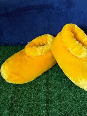 Disney Mickey Mouse Feet Plush Slippers Yellow Unisex Adult Large Loungewear